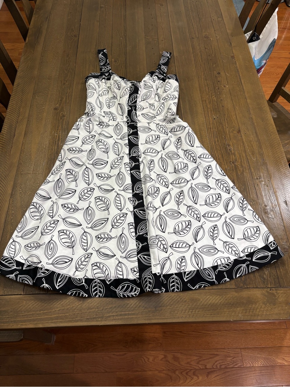 Maggy London Black & White Leaf Print Knee Length Dress